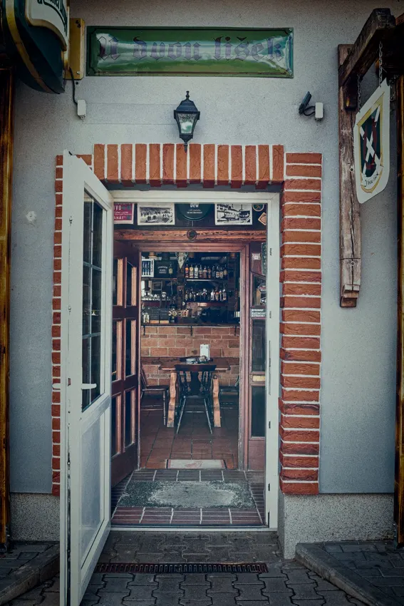 Pojďte dál · Uvnitř U Dvou lišek