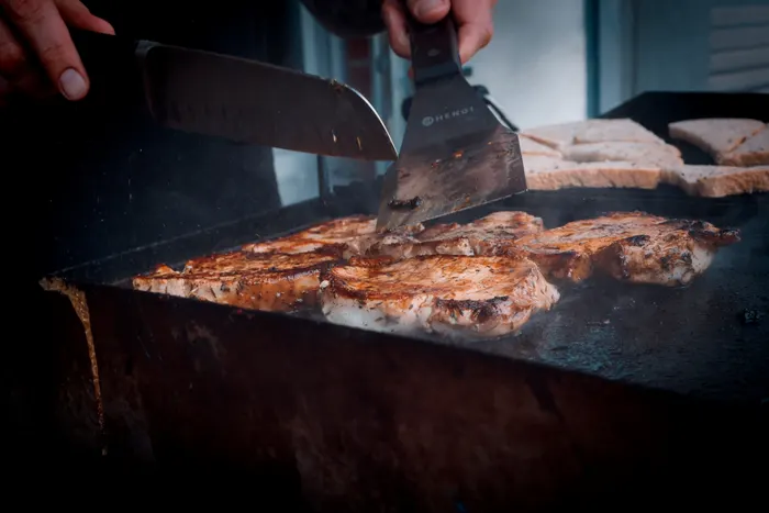 Právě na grilu · Na grilu U Dvou lišek